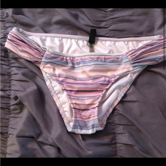 Victoria Secret Stripped bikini bottoms - Picture 3 of 4